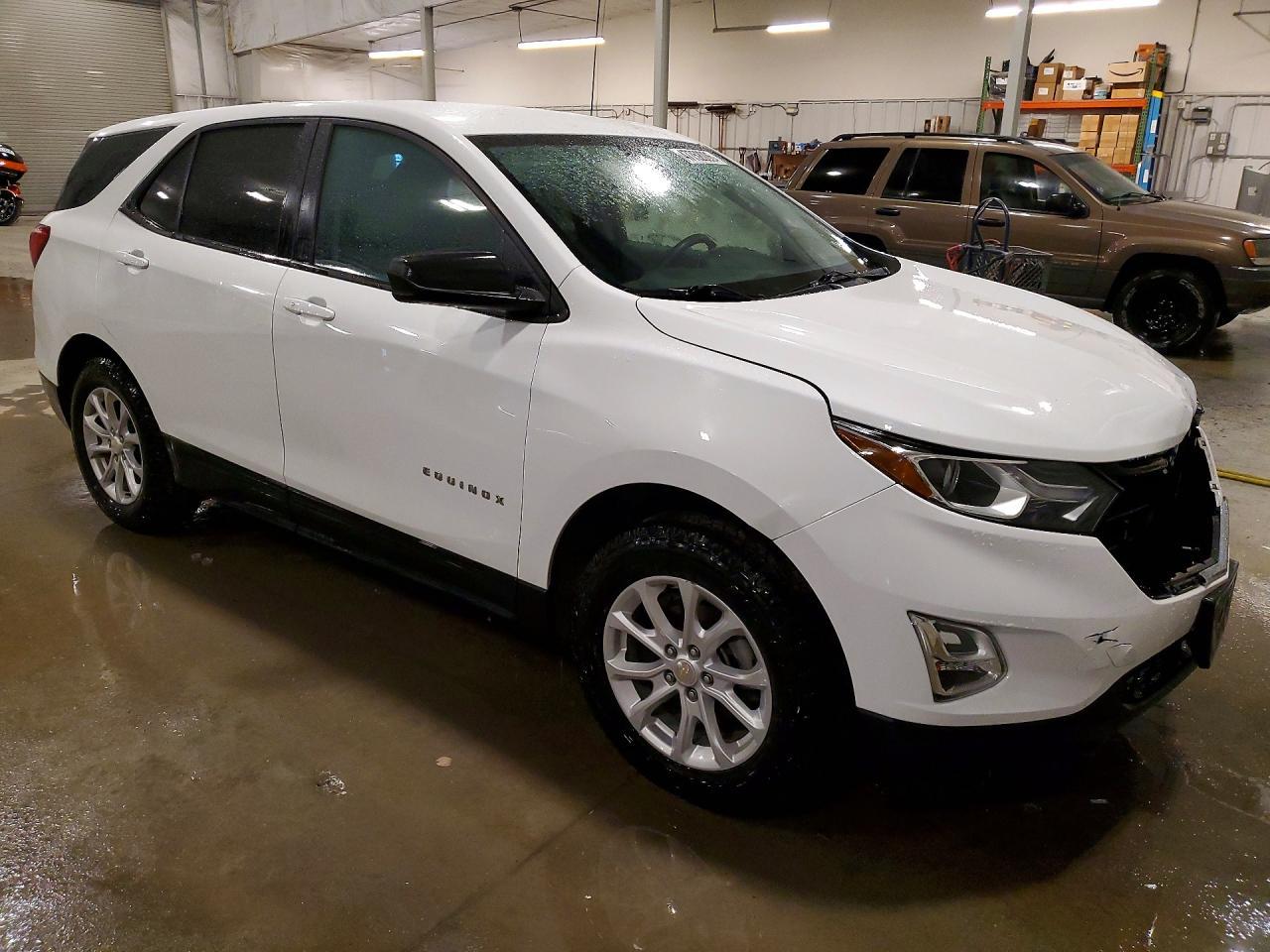 2020 Chevrolet Equinox Ls - Image 4
