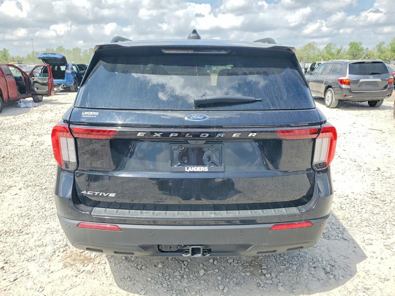 2025 Ford Explorer Active - Image 6