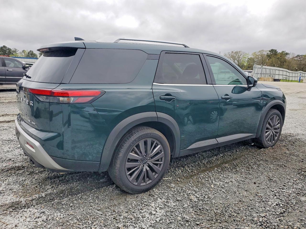 2023 Nissan Pathfinder Sl - Фото 3