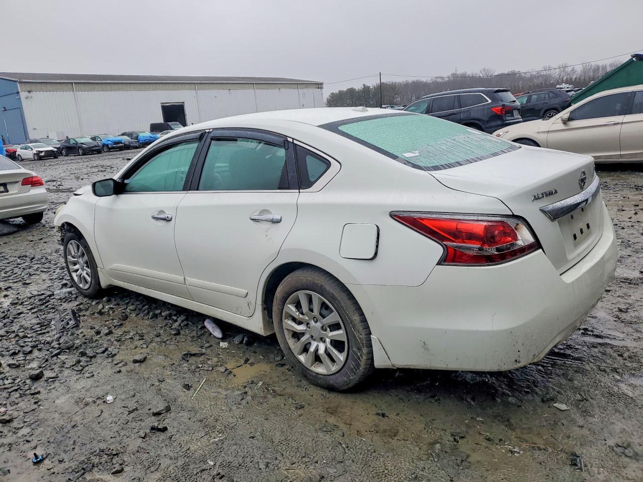 2015 Nissan Altima 2.5 S - Фото 2