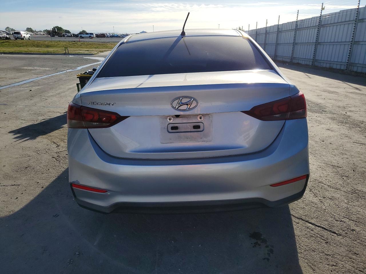 2020 Hyundai Accent Se - Фото 6