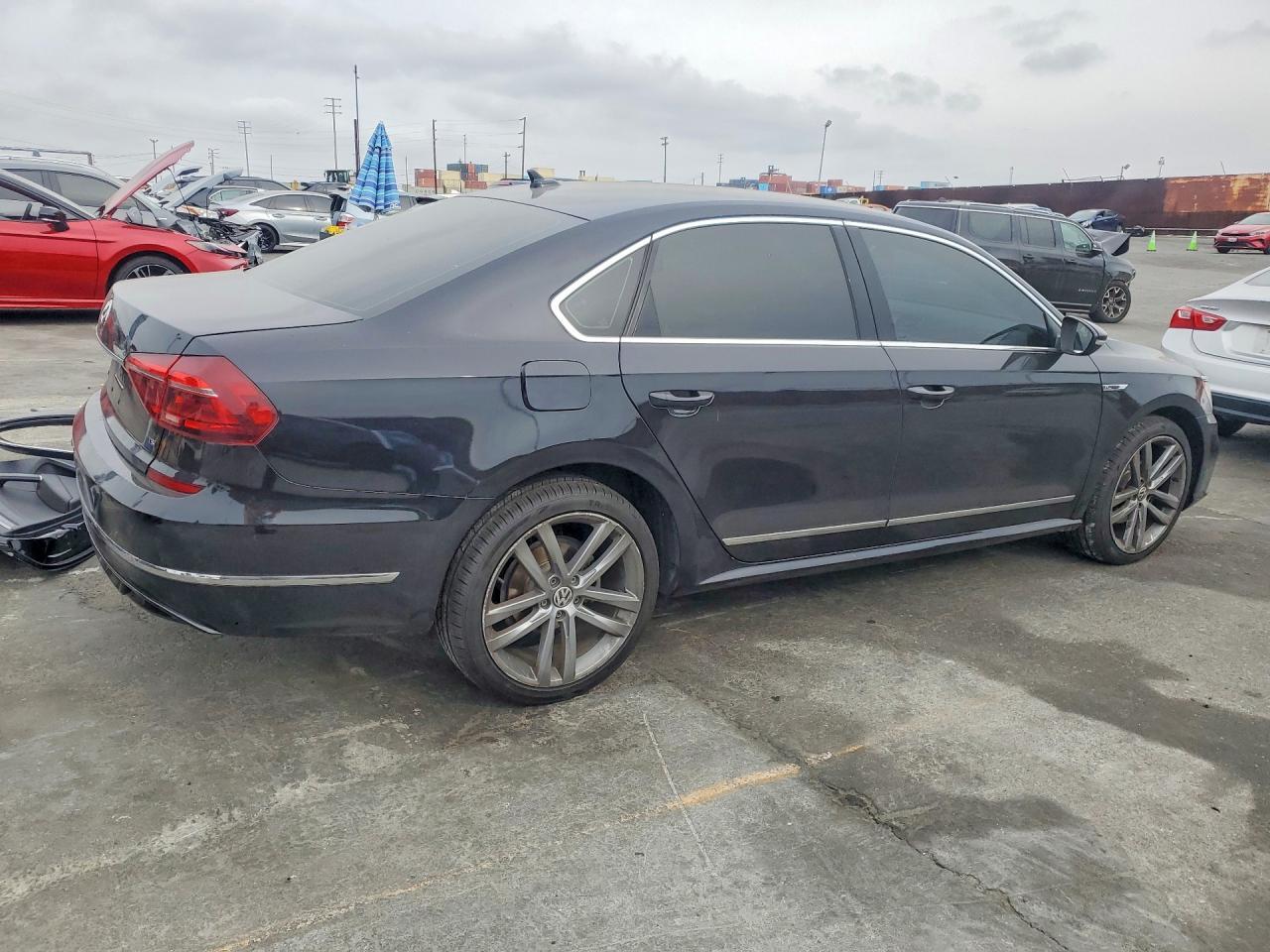 2017 Volkswagen Passat R-Line - Фото 3