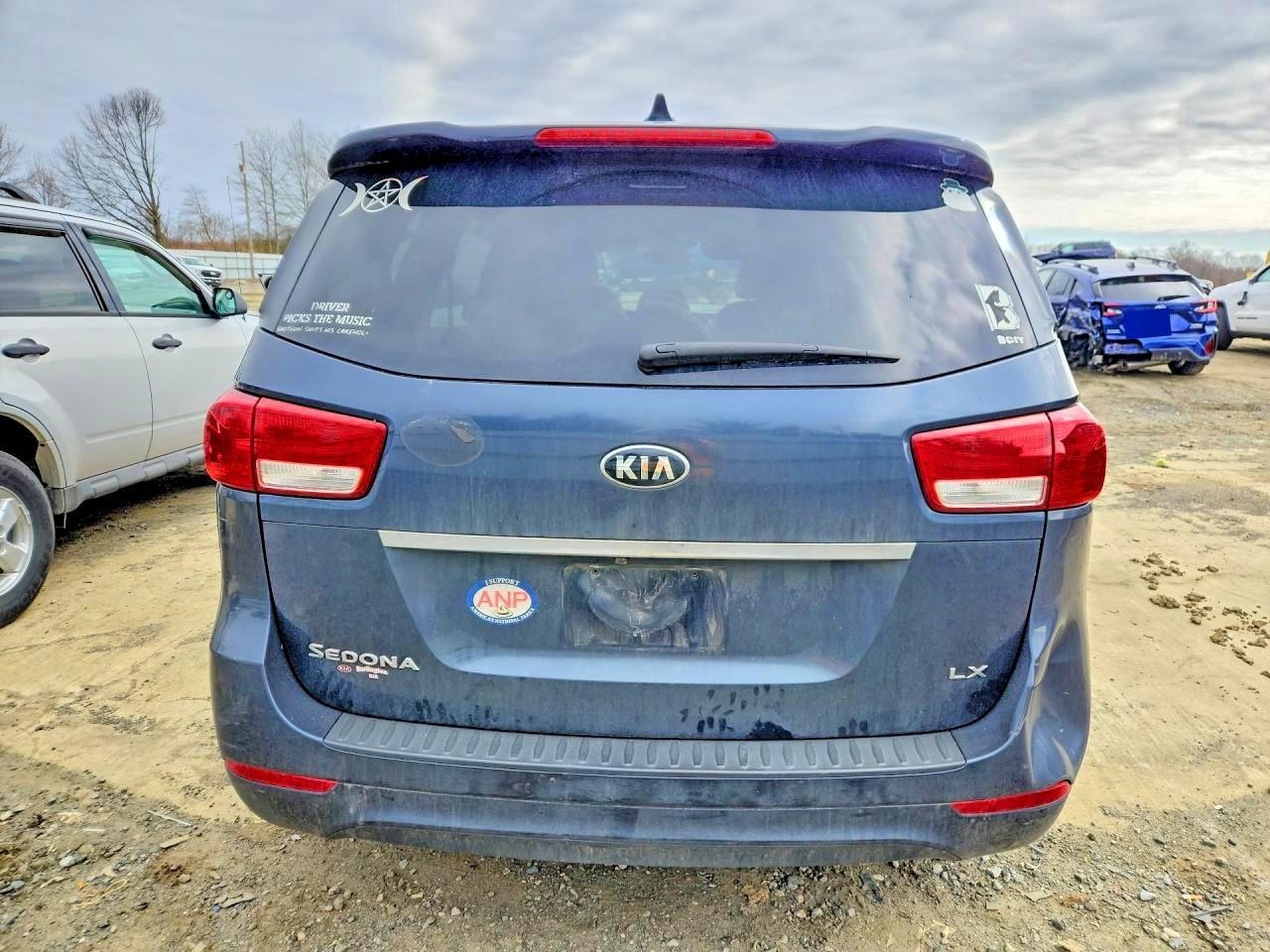 2017 Kia Sedona Lx - Фото 6