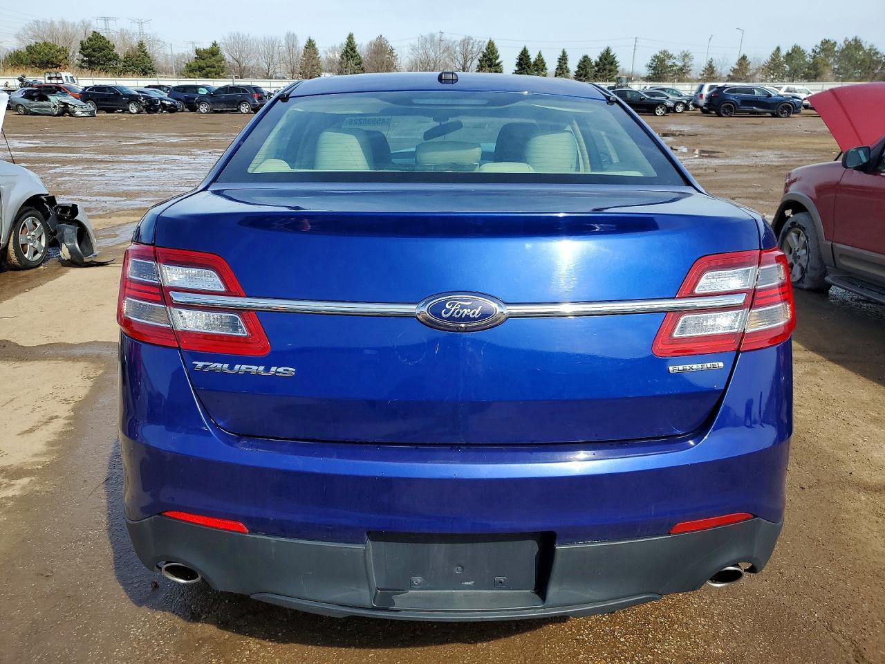 2015 Ford Taurus Se - Фото 6