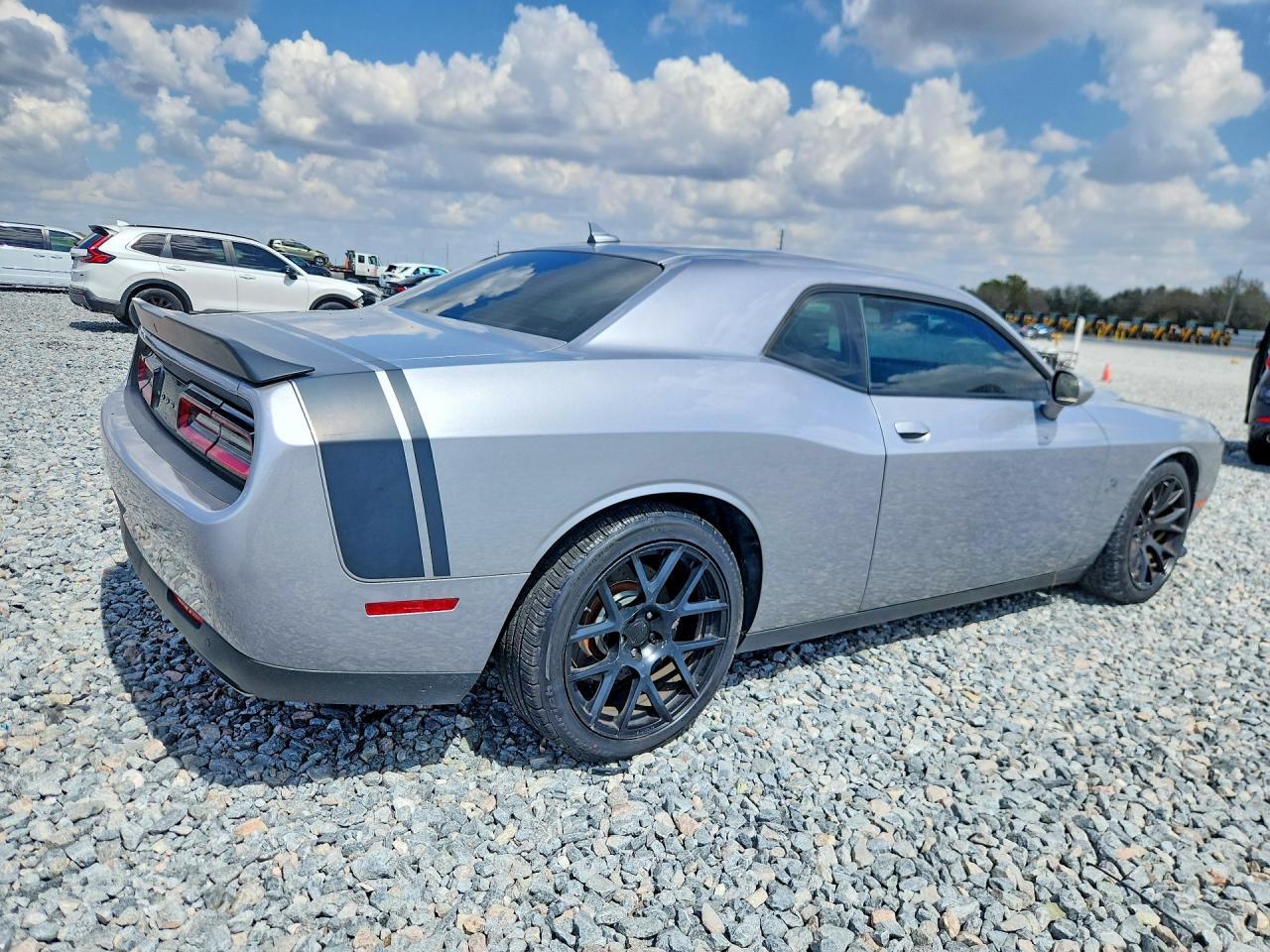 2015 Dodge Challenger R - Image 3