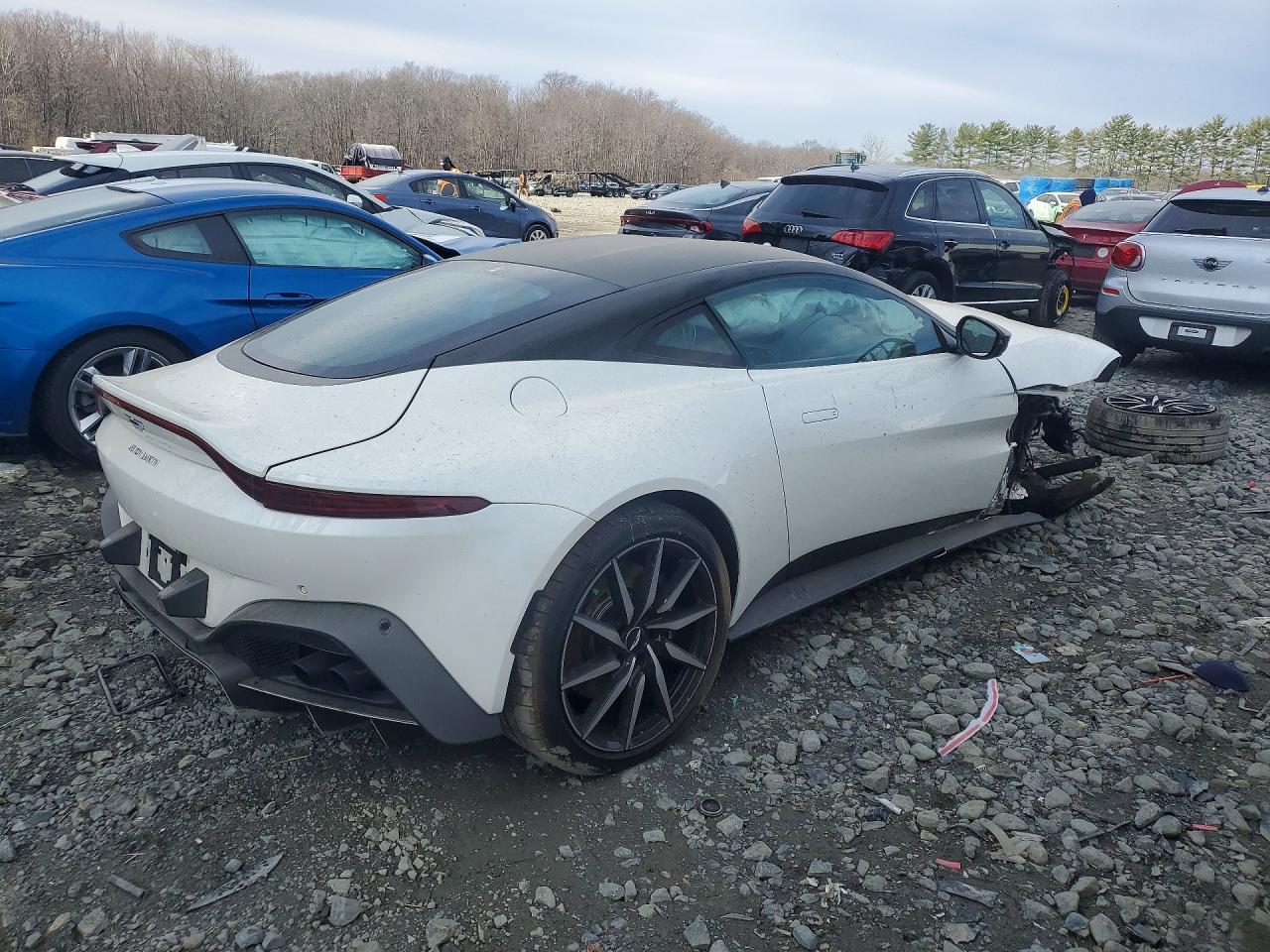 2019 Aston Martin Vantage - Image 3