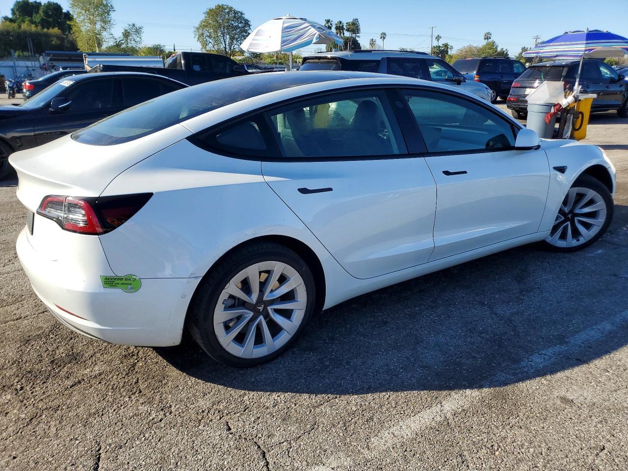 2022 Tesla Model 3 - Фото 3