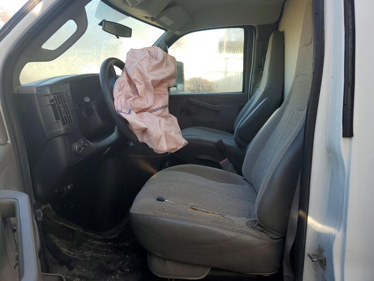 2018 Chevrolet Express Box Truck - Image 7