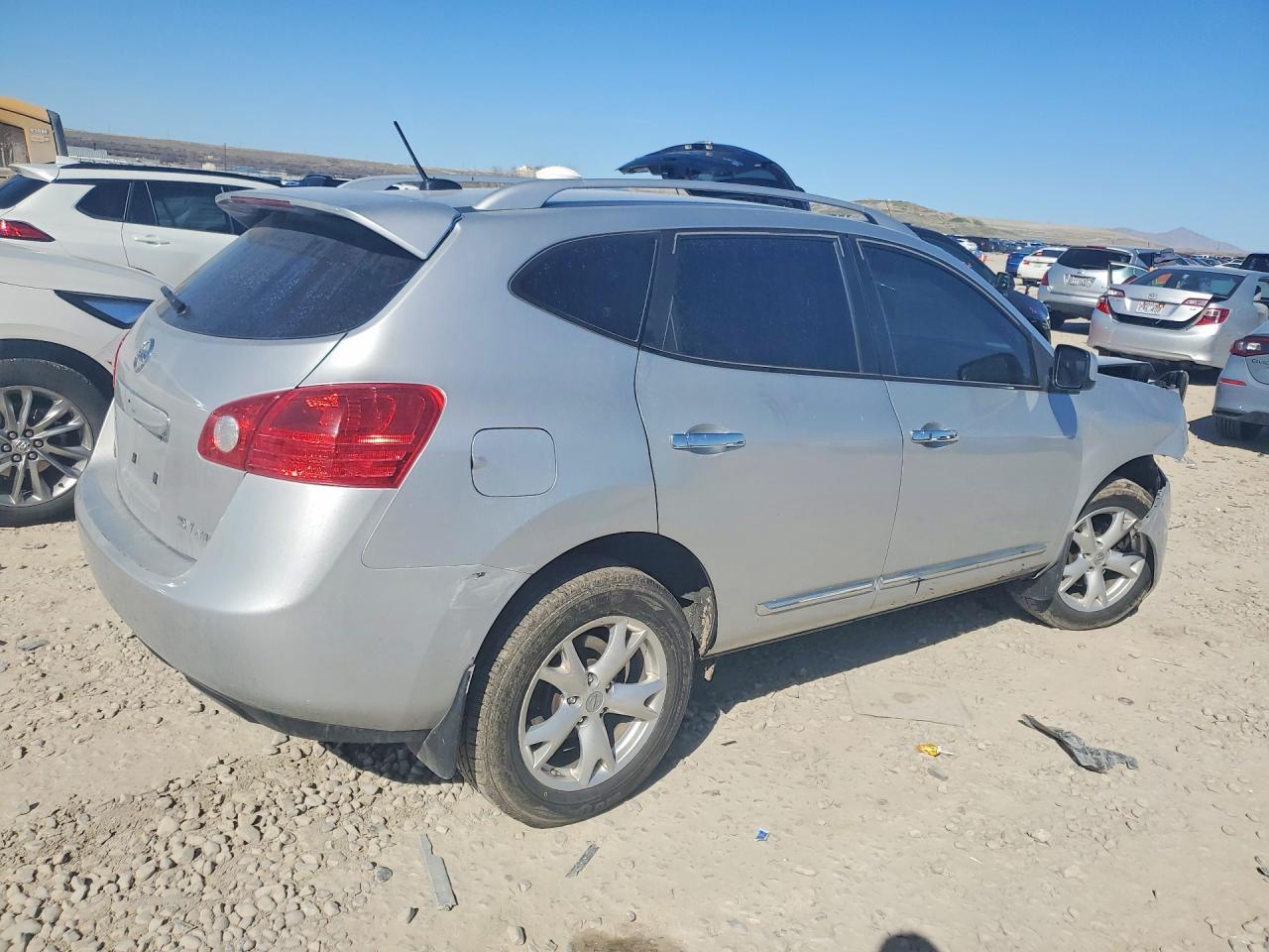 2011 Nissan Rogue S - Image 3