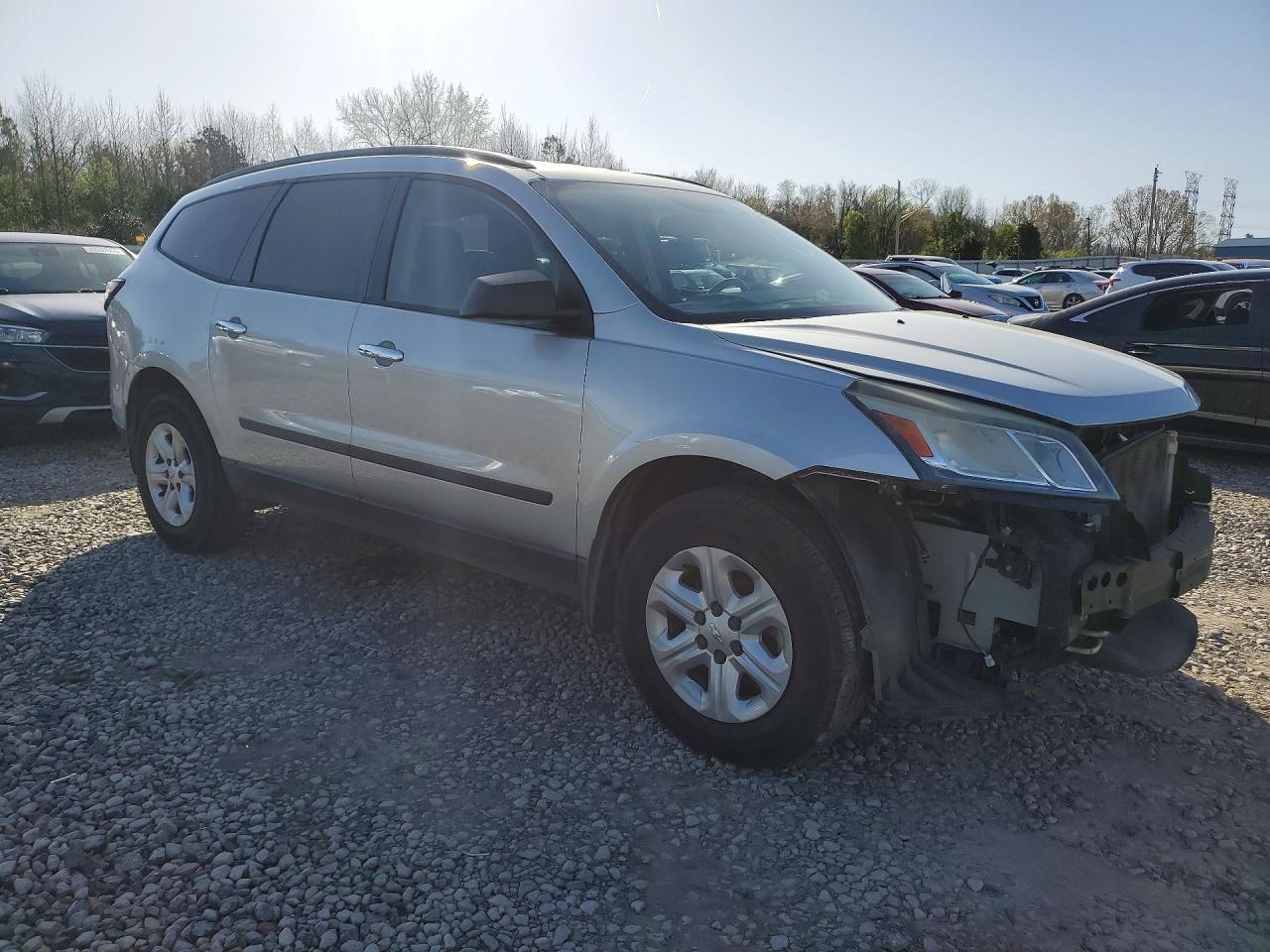 2017 Chevrolet Traverse Ls - Фото 4