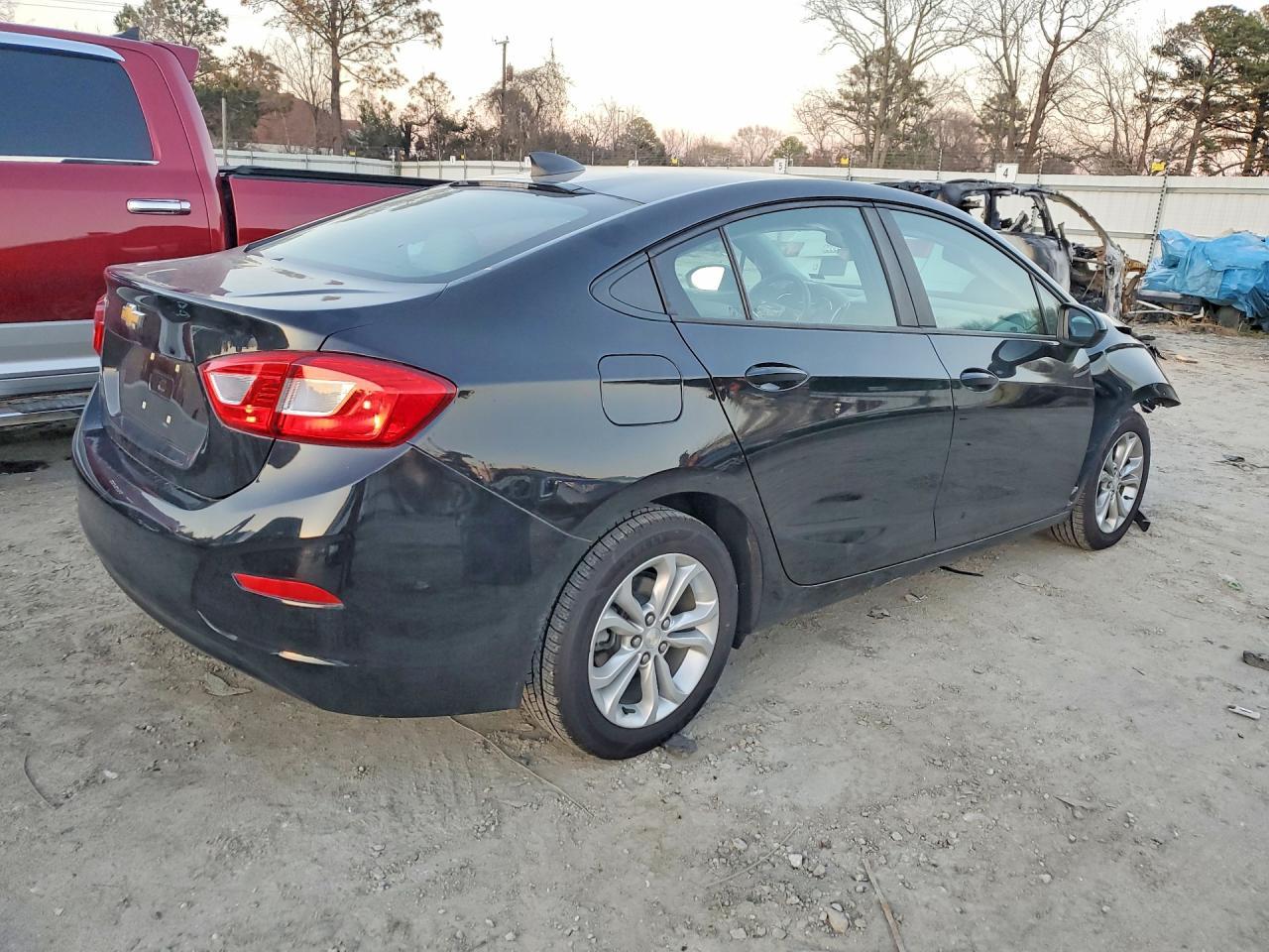 2019 Chevrolet Cruze Ls - Фото 3