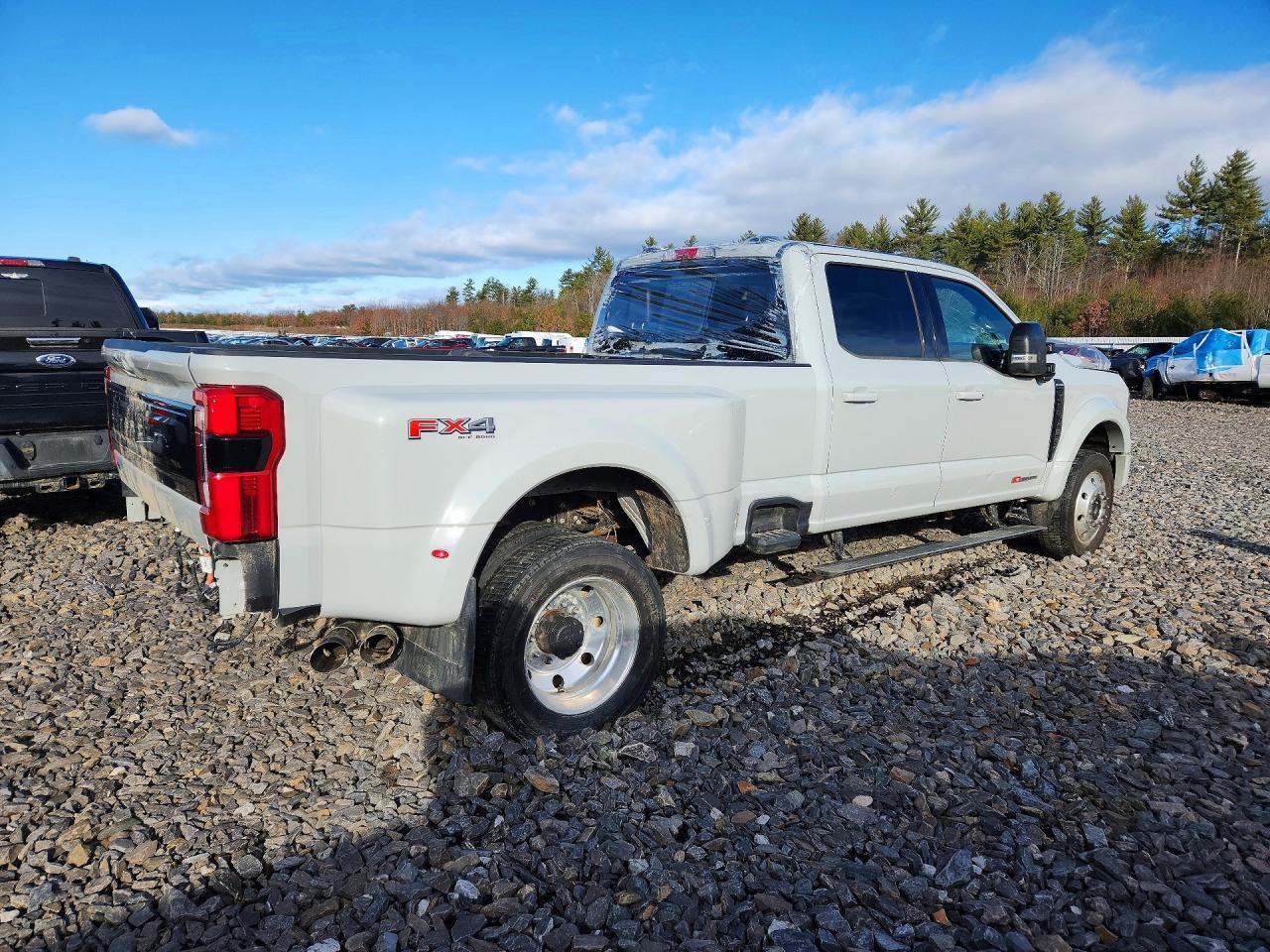 2025 Ford F450 Super Duty - Фото 3