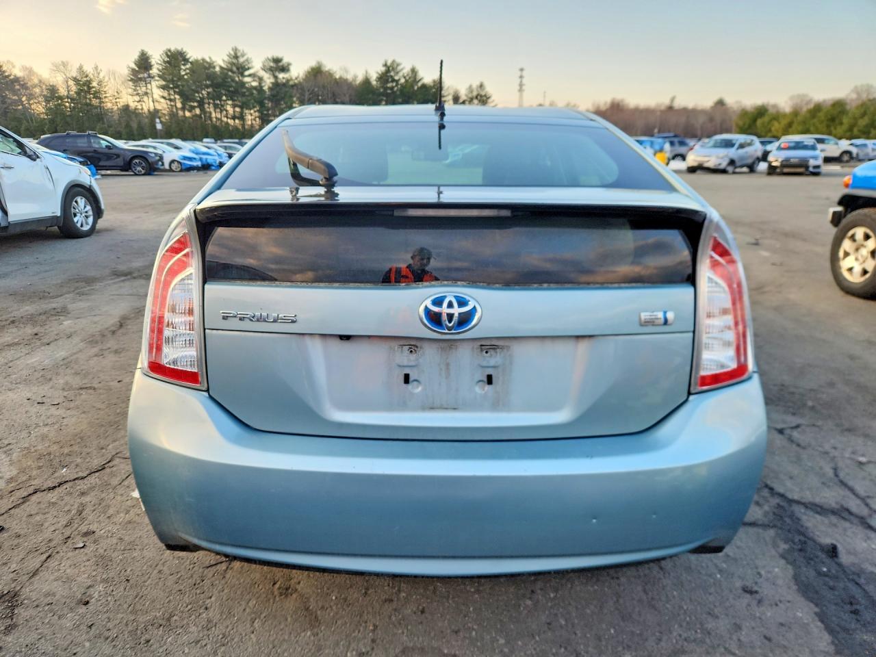 2015 Toyota Prius Two - Фото 6