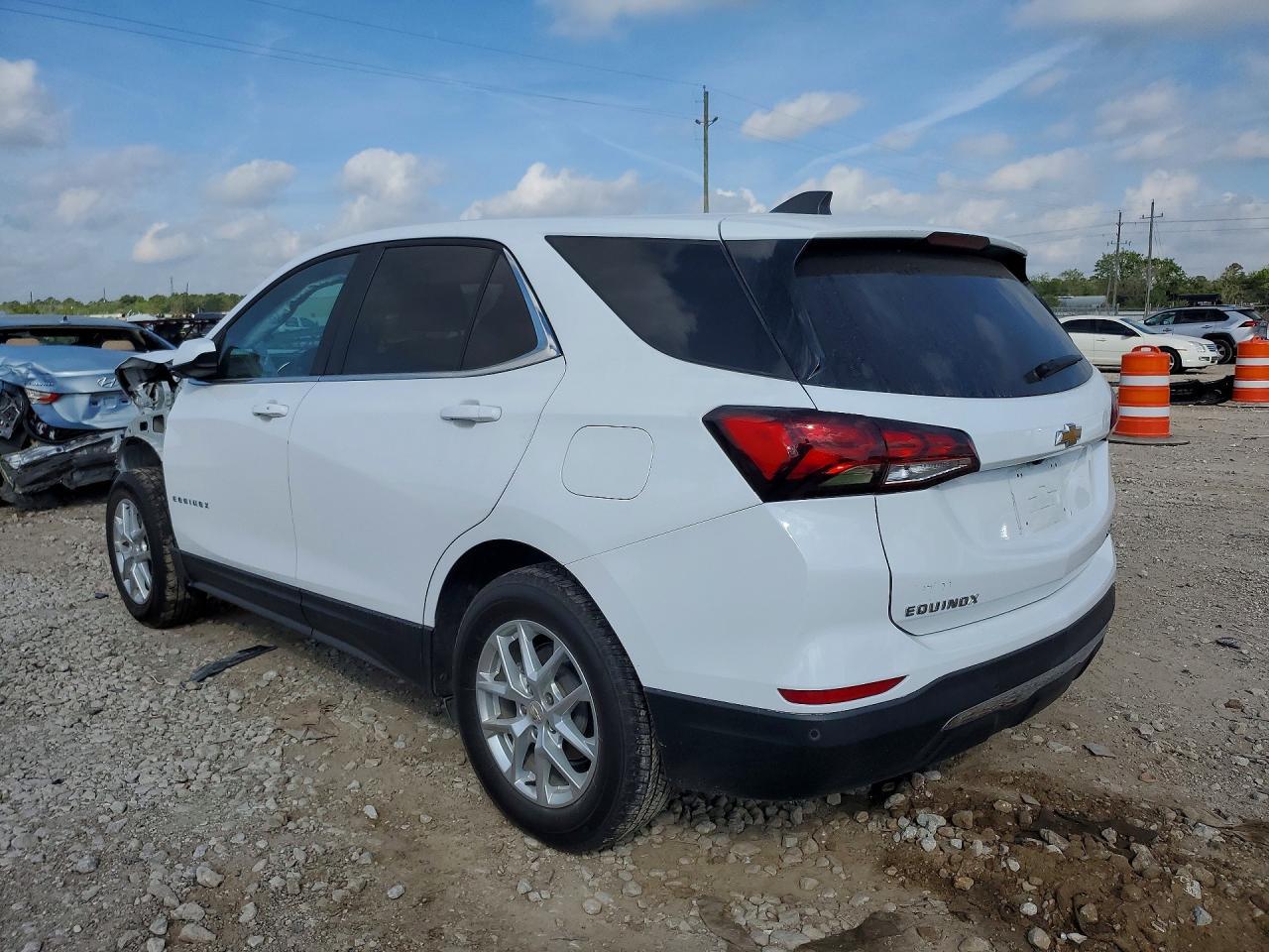 2022 Chevrolet Equinox Lt - Фото 2