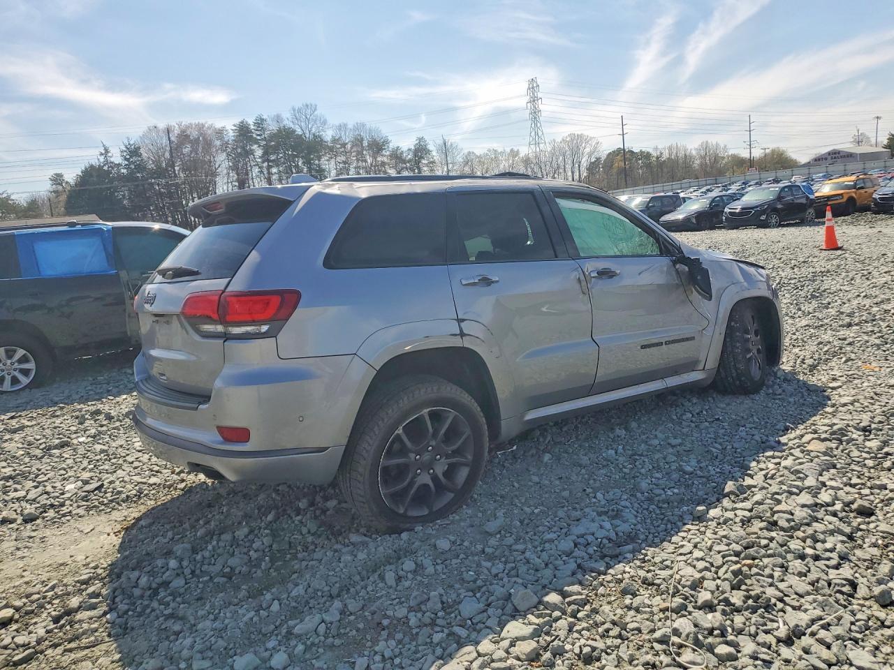 2021 Jeep Grand Cherokee Overland - Image 3
