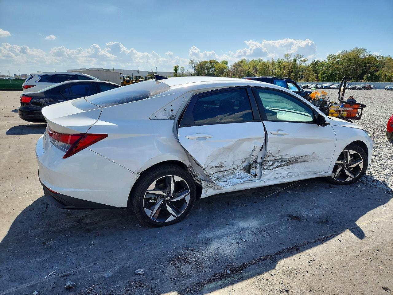 2023 Hyundai Elantra Sel - Фото 3