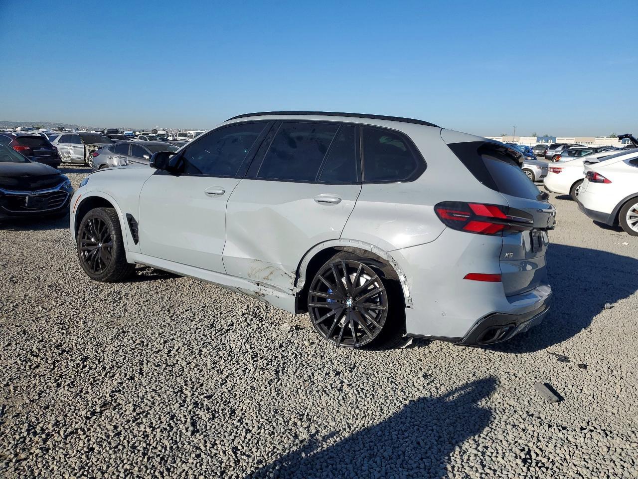 2024 BMW X5 M60I - Фото 2