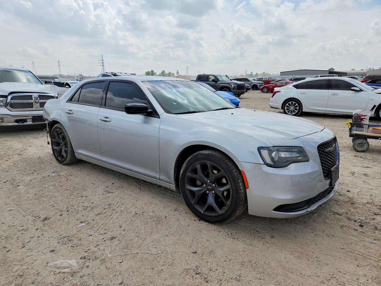 2022 Chrysler 300 Touring - Фото 4