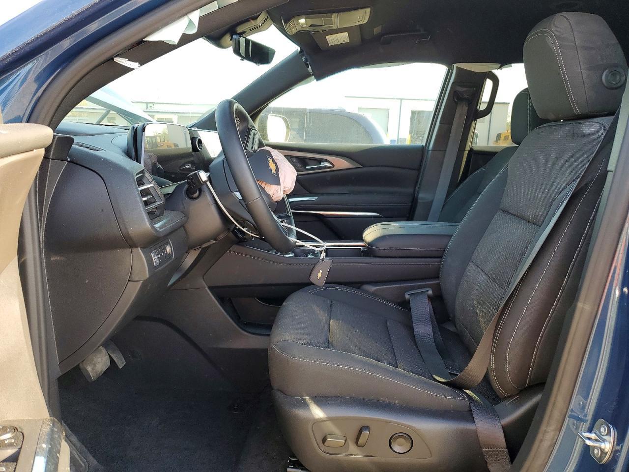 2026 Chev Traverse - Image 7