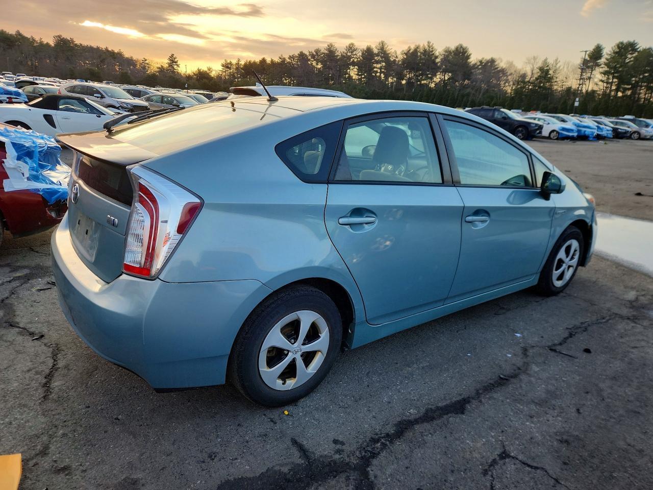 2015 Toyota Prius Two - Фото 3