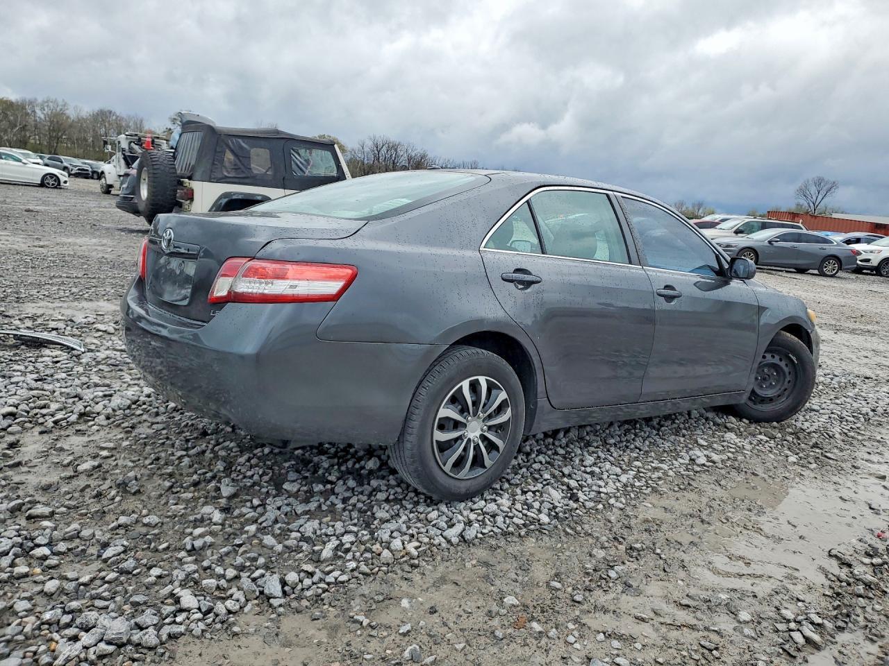 2011 Toyota Camry Le - Image 3