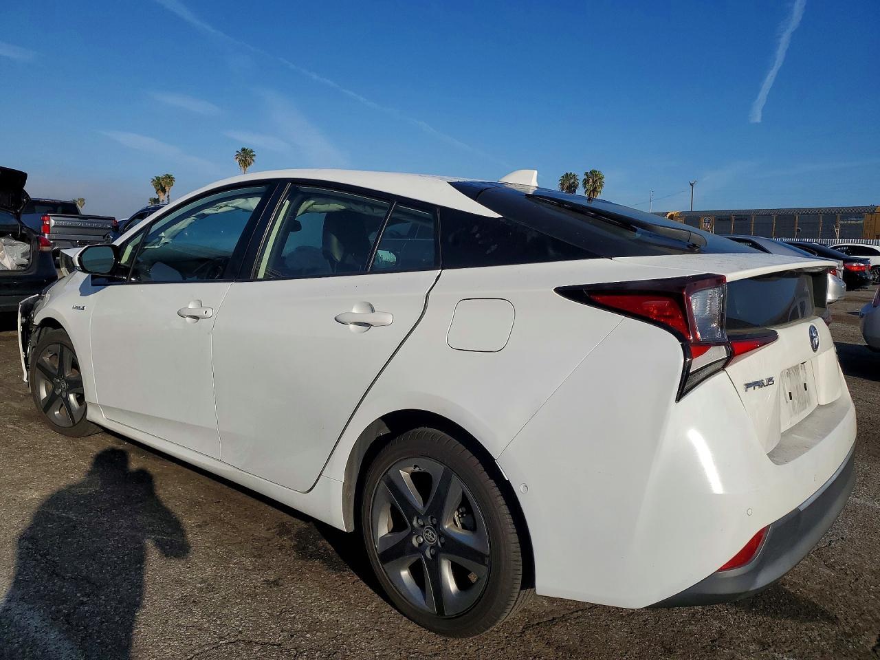 2020 Toyota Prius Xle - Фото 2