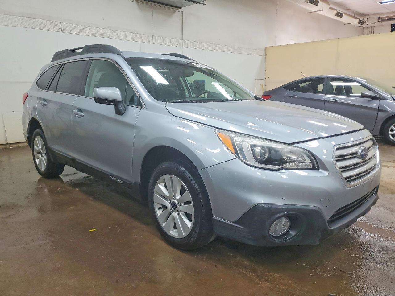 2015 Subaru Outback 2.5I Premium - Image 4