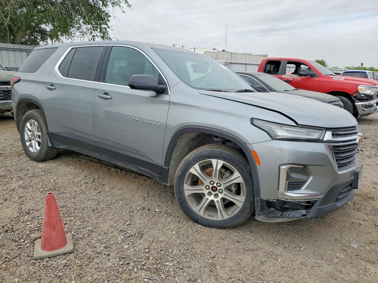 2023 Chevrolet Traverse Ls - Фото 4