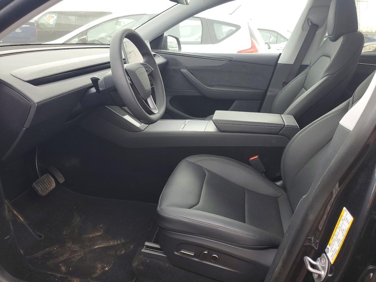 2026 Tesla Model Y - Фото 7