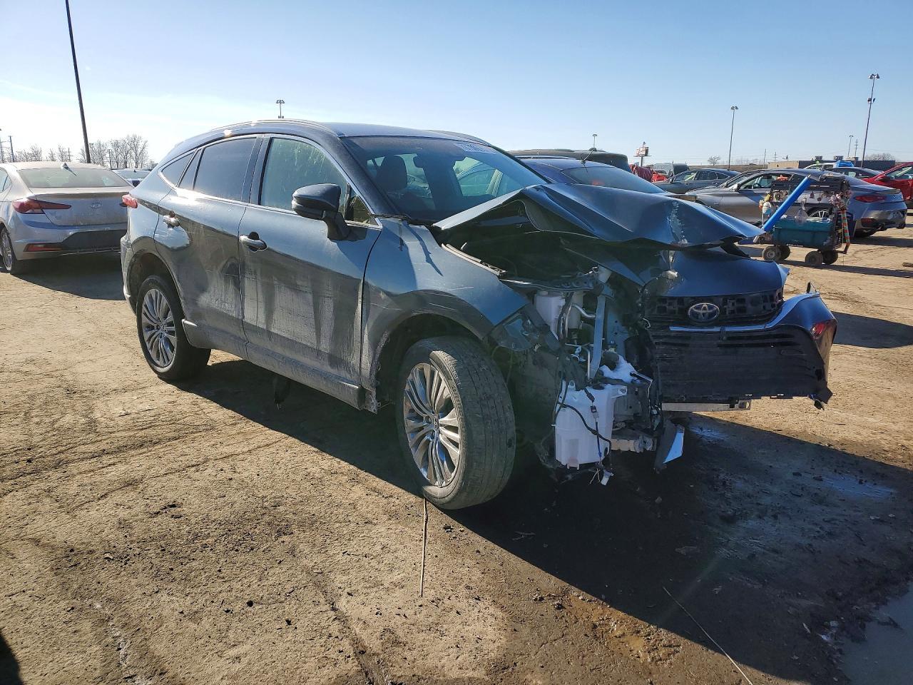 2022 Toyota Venza Le - Image 4