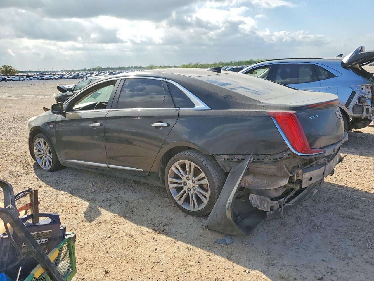 2019 Cadillac Xts Luxury - Image 2