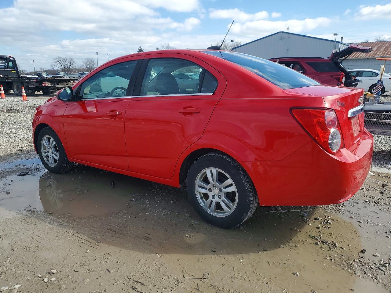 2016 Chevrolet Sonic - Фото 2