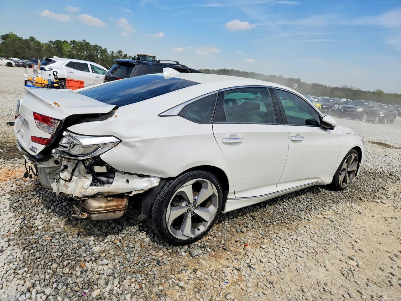 2019 Honda Accord Touring - Фото 3
