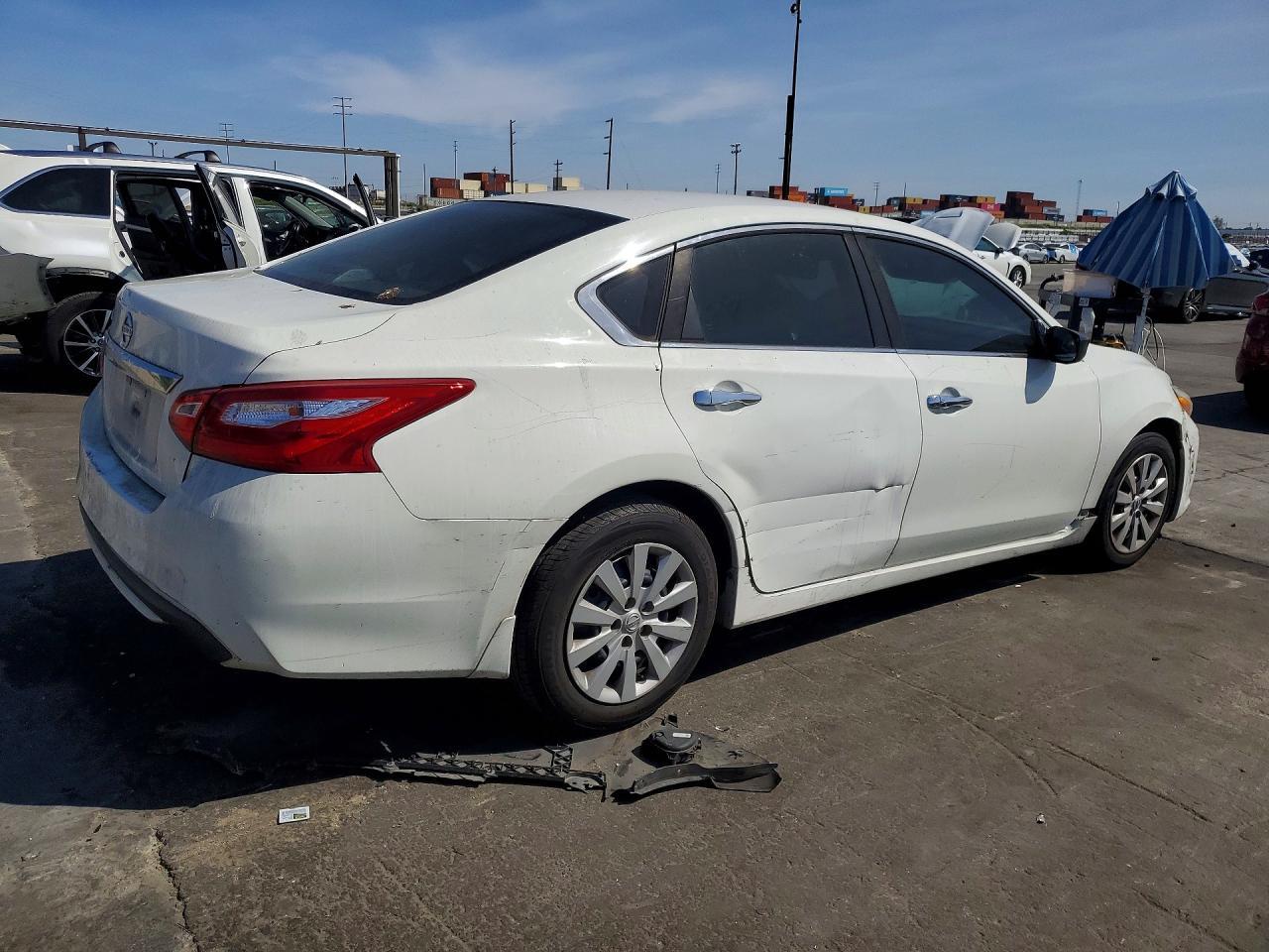 2016 Nissan Altima 2.5 S - Фото 3