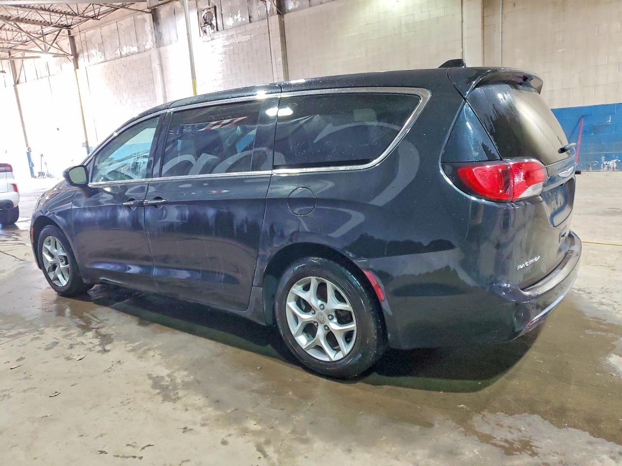 2018 Chrysler Pacifica Touring Plus - Image 2