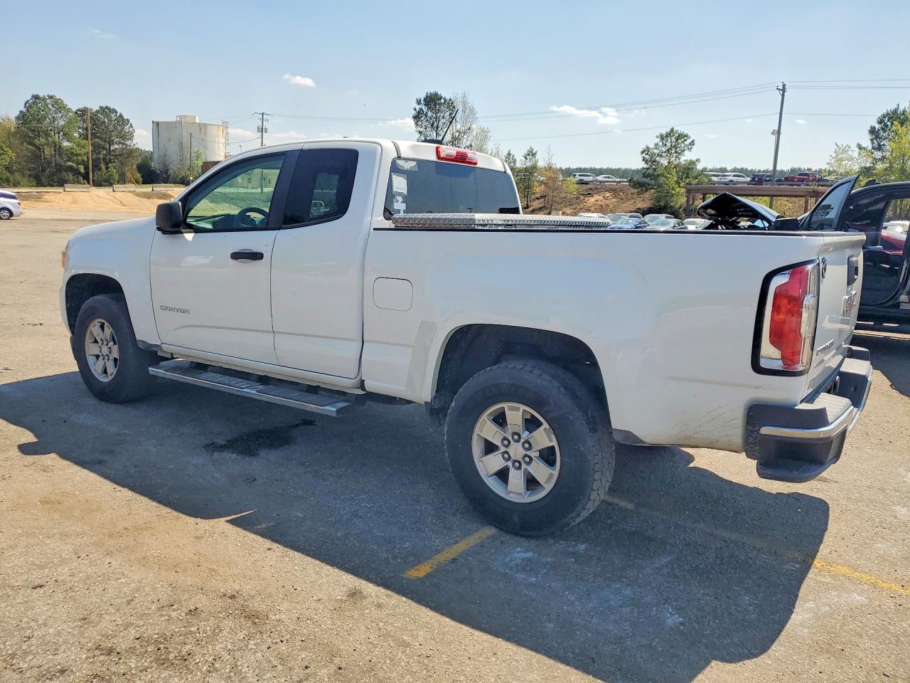 2016 GMC Canyon - Image 2