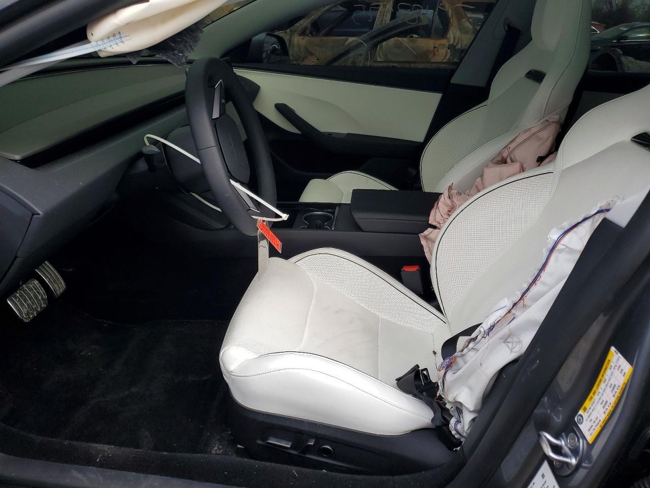 2026 Tesla Model 3 - Фото 7