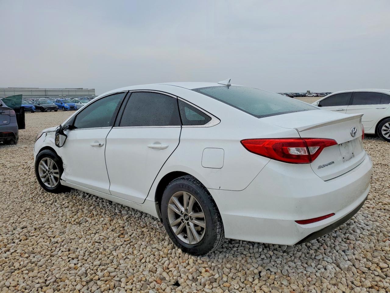 2017 Hyundai Sonata Se - Фото 2