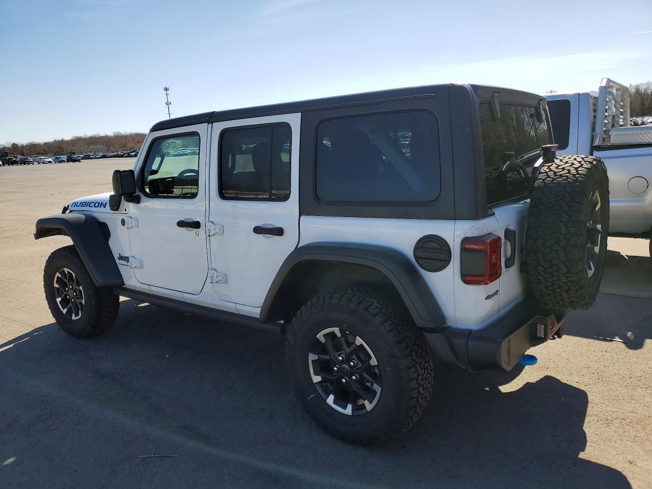 2025 Jeep Wrangler Rubicon 4Xe - Фото 2