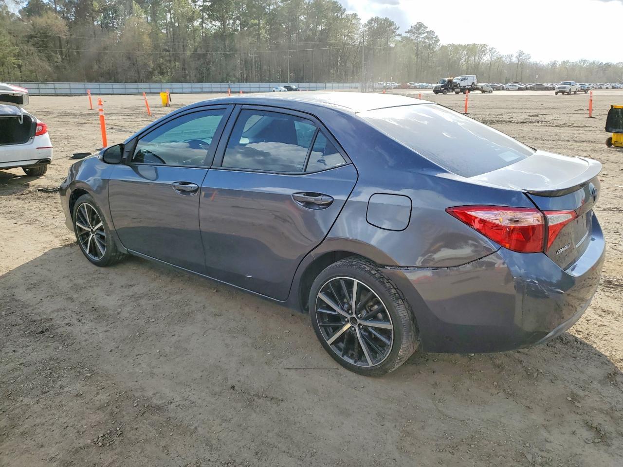 2017 Toyota Corolla Se - Image 2