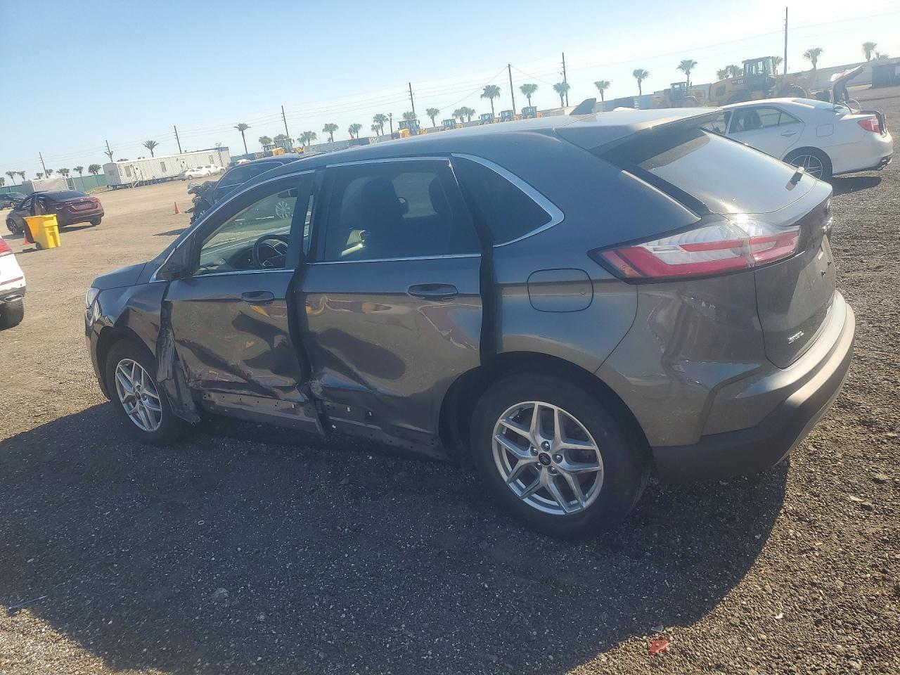 2024 Ford Edge Sel - Image 2