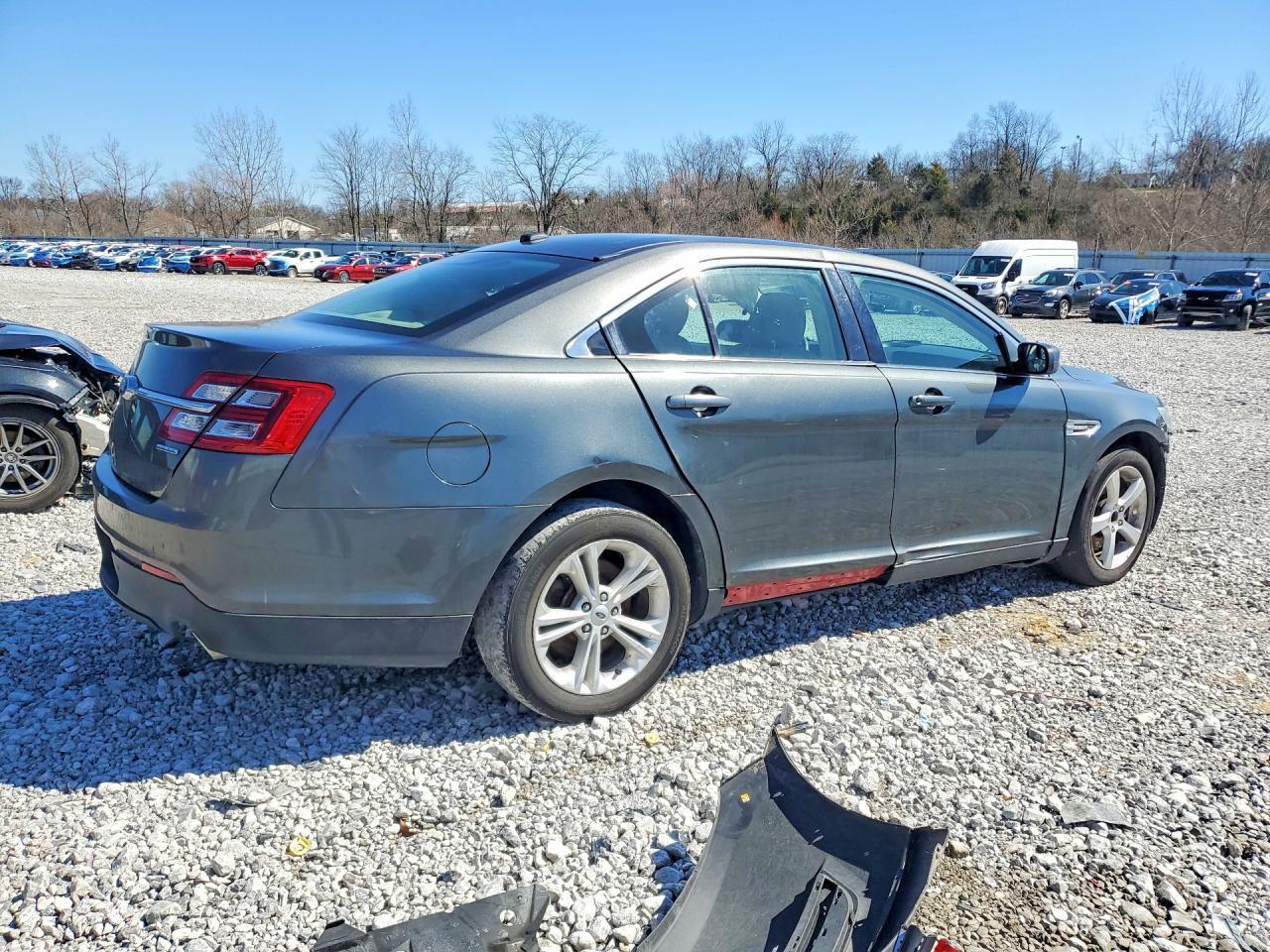 2016 Ford Taurus Se - Image 3