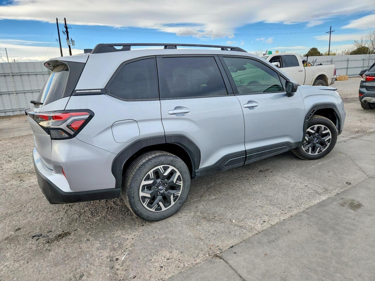 2025 Subaru Forester Premium - Фото 3