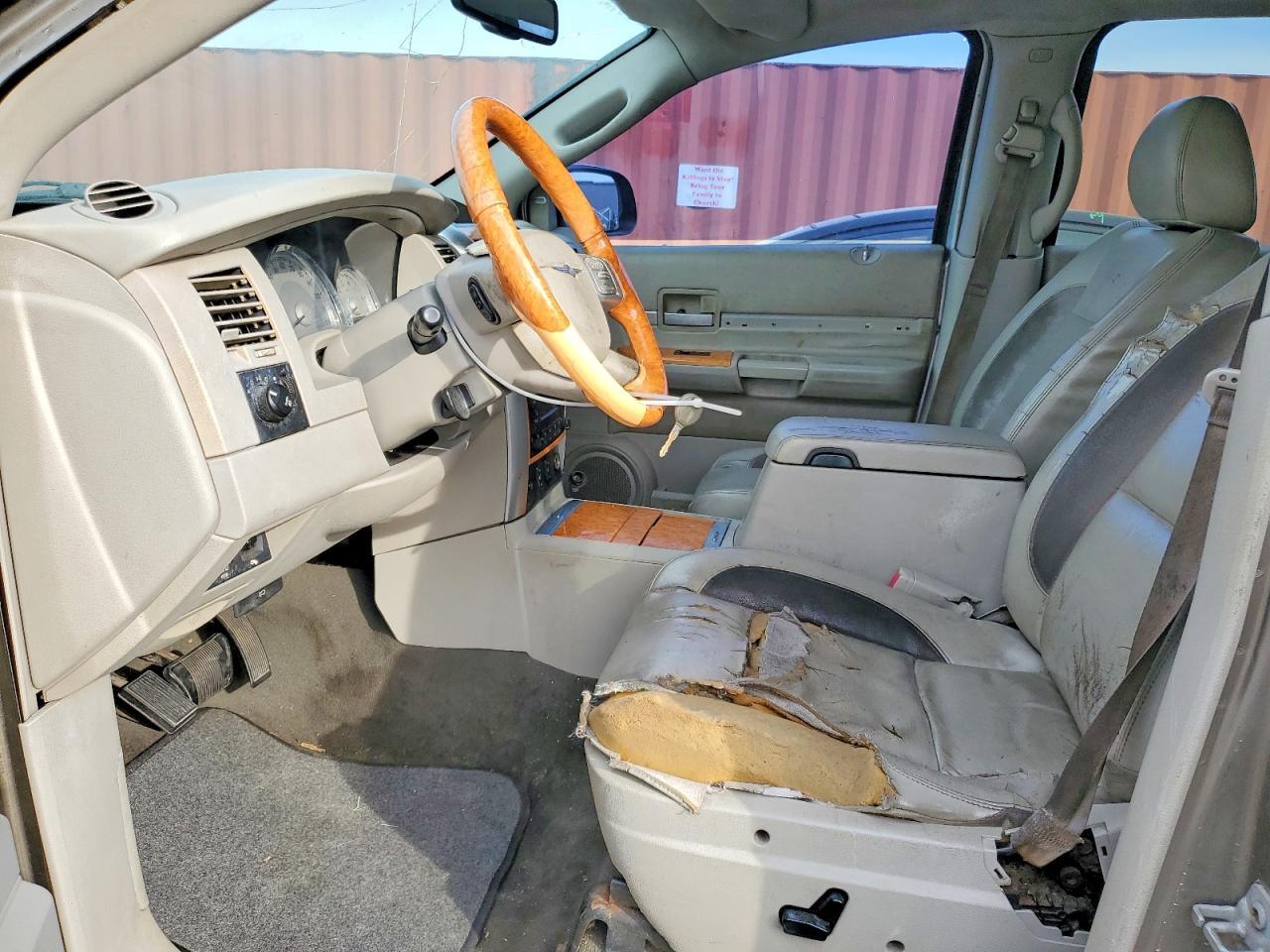 2007 Chrysler Aspen Limited - Image 7