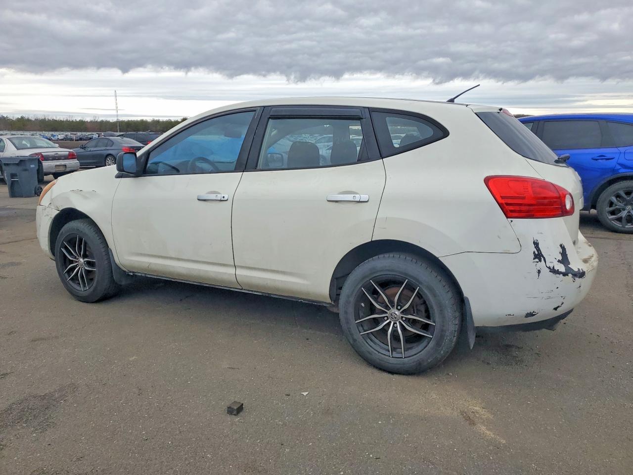 2009 Nissan Rogue S - Image 2