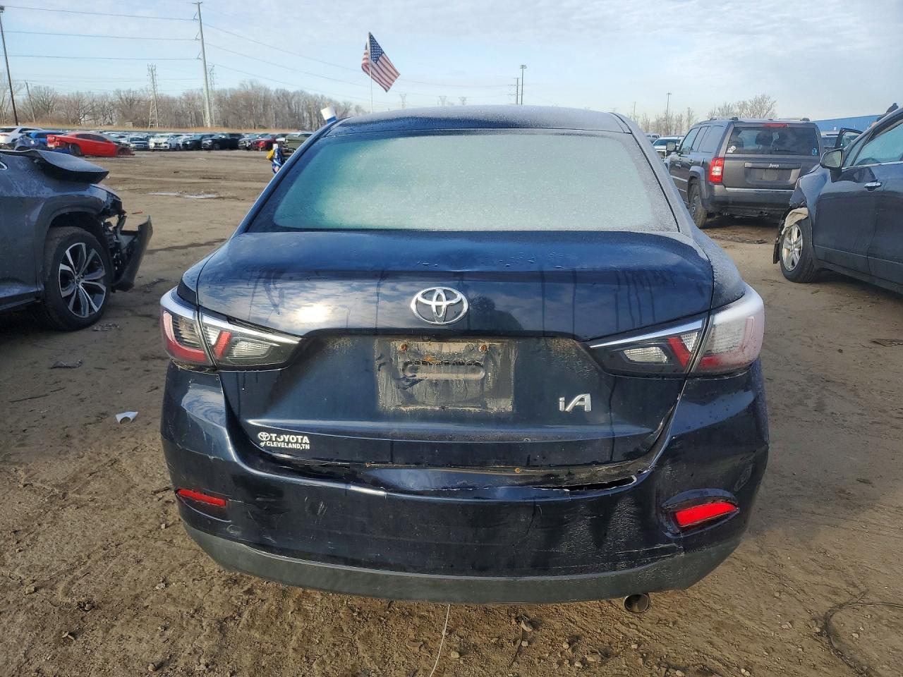 2017 Toyota Yaris Ia Base - Фото 6