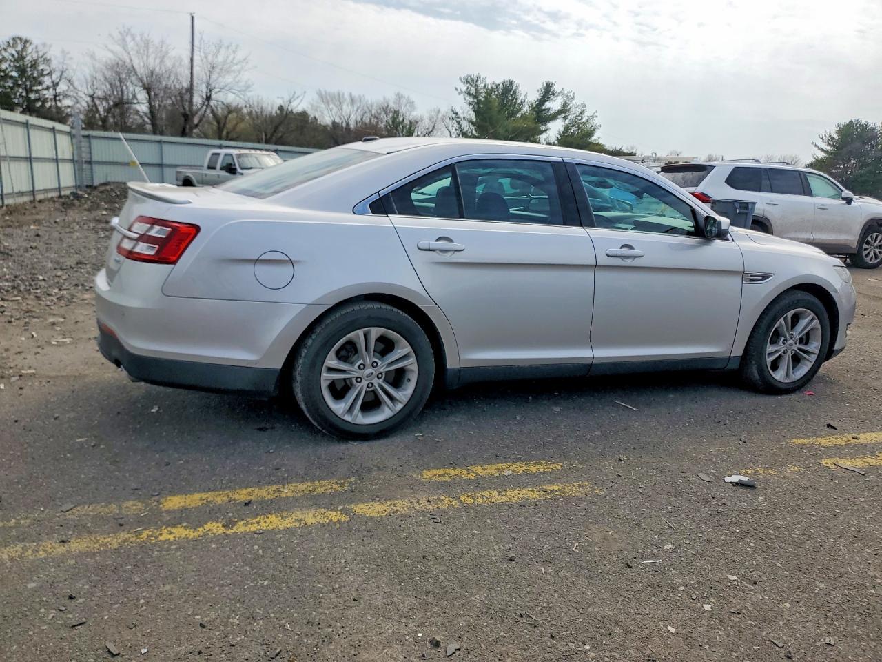 2015 Ford Taurus Sel - Фото 3