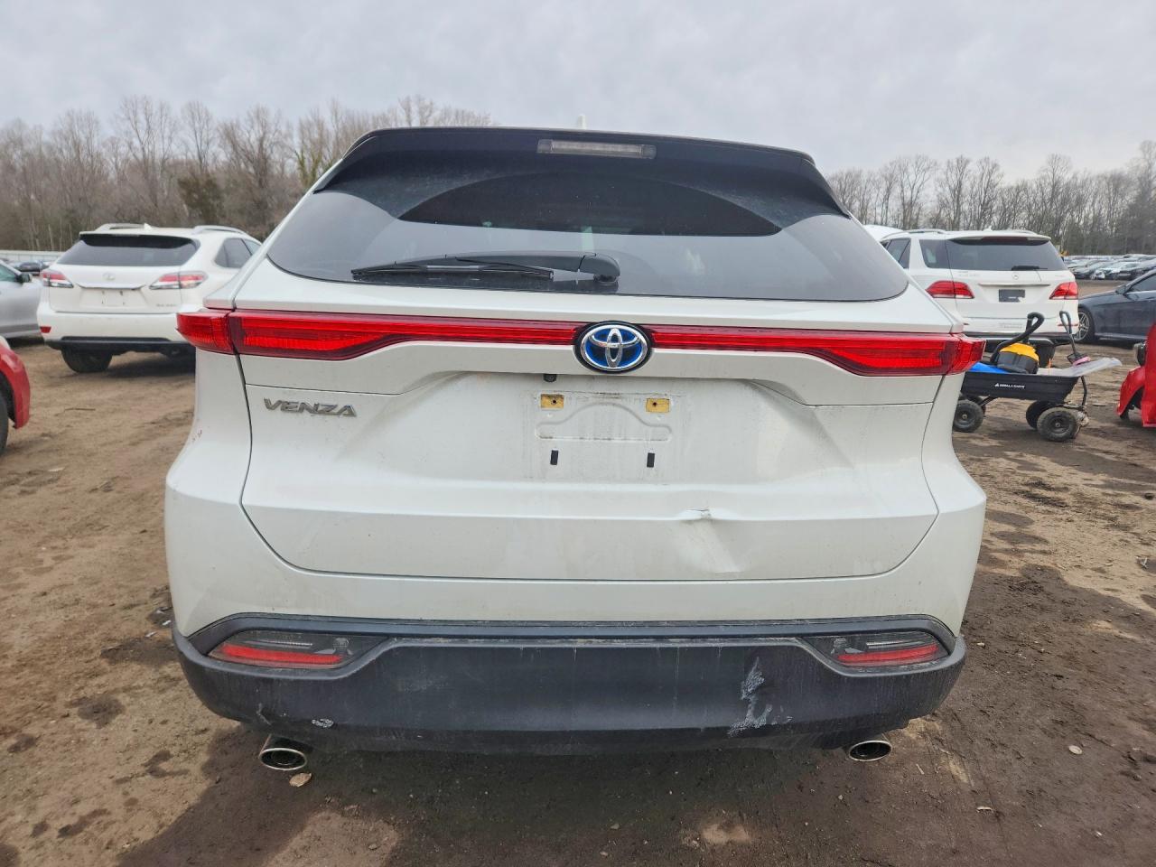 2023 Toyota Venza Le - Image 6