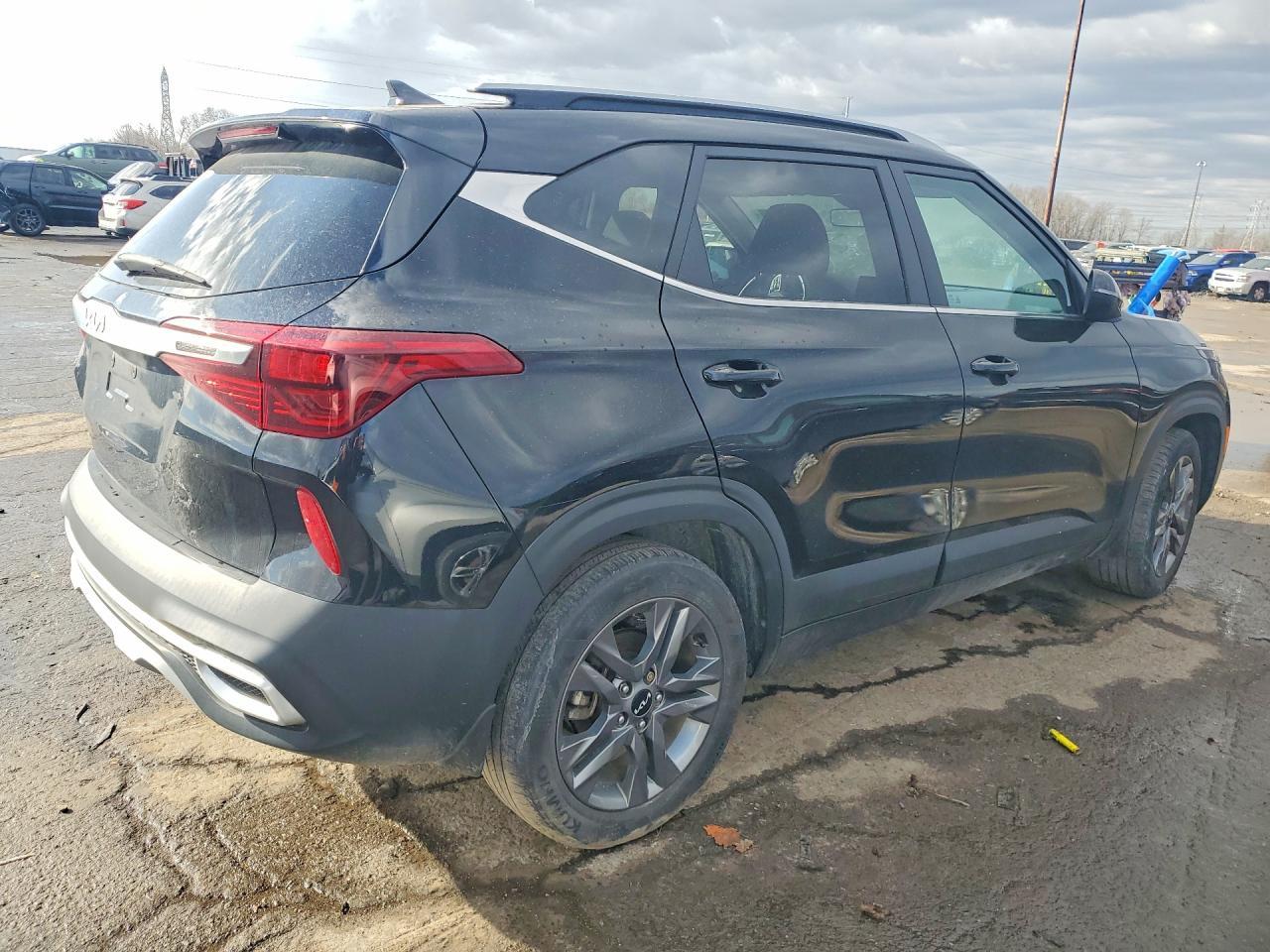 2022 Kia Seltos S - Фото 3