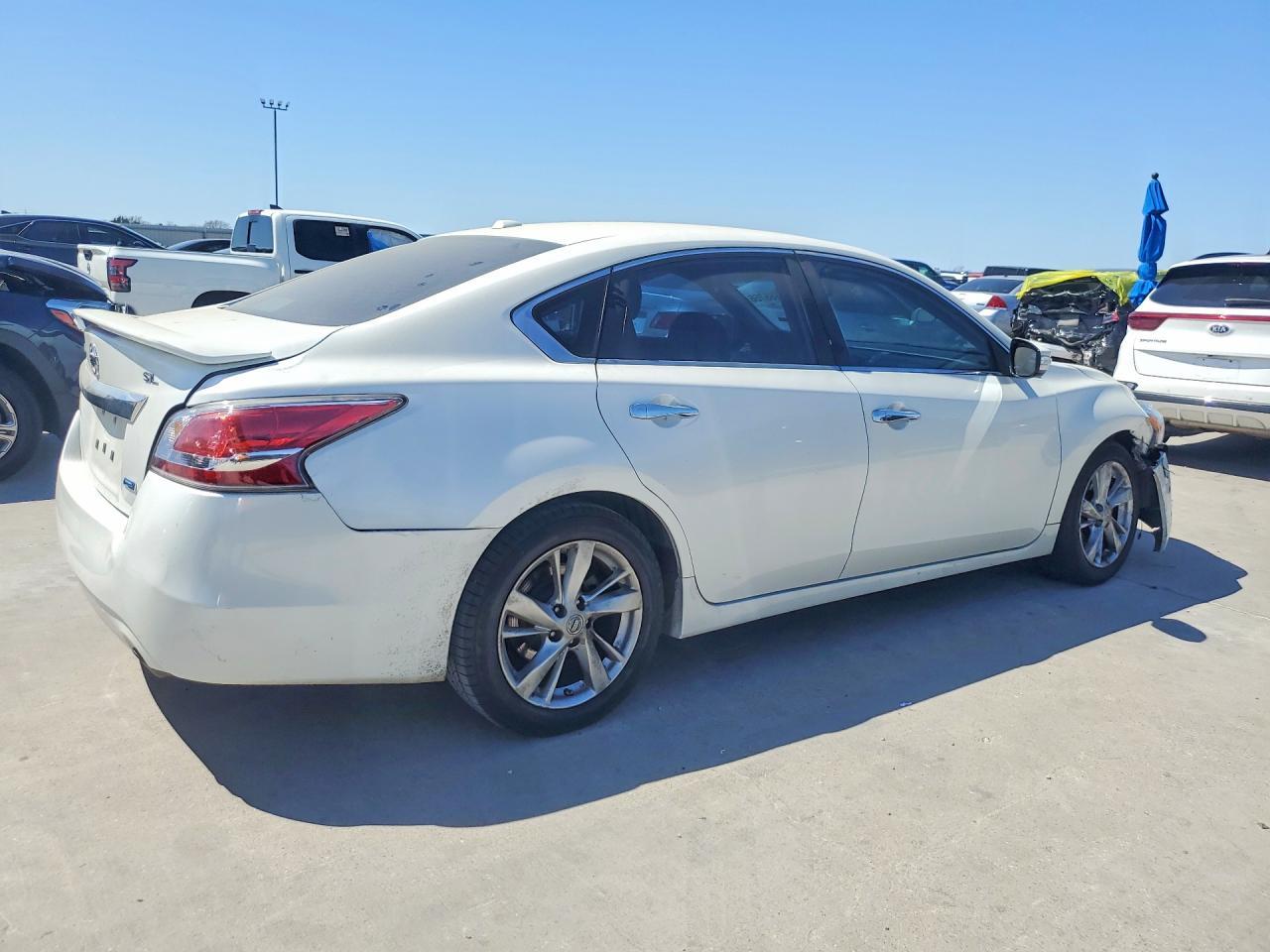 2014 Nissan Altima 2.5 - Image 3